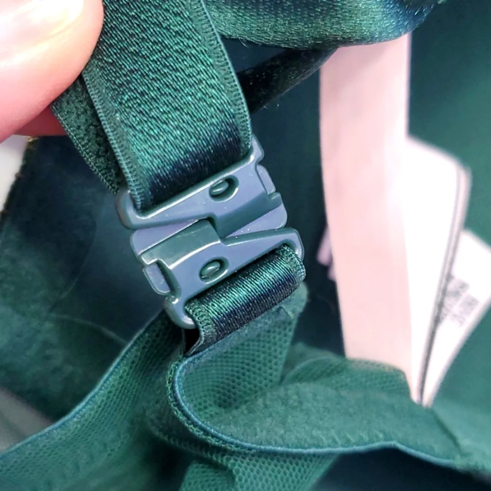 Victoria's Secret 36DDD Demi Bra, Emerald Green w/ Golden stitching 😍